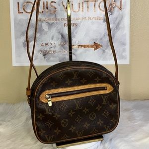 🌺🌺SOLD🌺🌺Louis Vuitton Monogram Canvas Crossbody